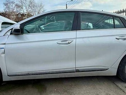 Серый Хендай Ioniq, объемом двигателя 1.6 л и пробегом 129 тыс. км за 7900 $, фото 8 на Automoto.ua