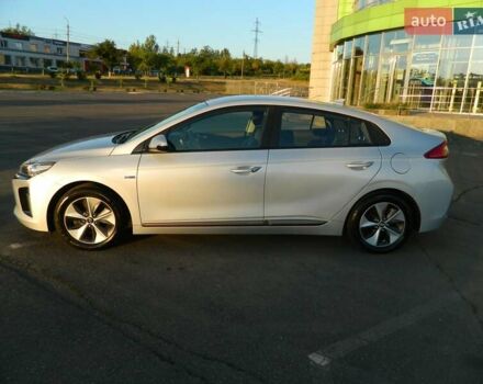 Сірий Хендай Ioniq, об'ємом двигуна 0 л та пробігом 91 тис. км за 13300 $, фото 5 на Automoto.ua