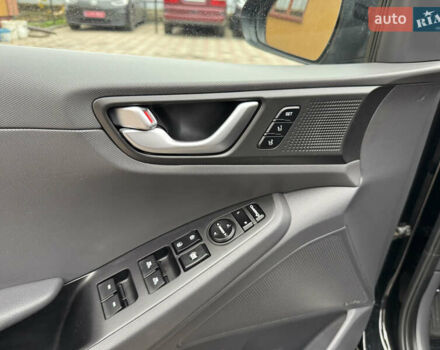 Серый Хендай Ioniq, объемом двигателя 0 л и пробегом 107 тыс. км за 12499 $, фото 12 на Automoto.ua