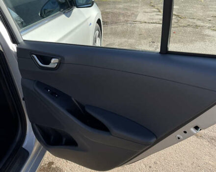 Сірий Хендай Ioniq, об'ємом двигуна 0 л та пробігом 121 тис. км за 12800 $, фото 9 на Automoto.ua