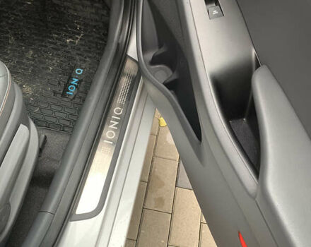 Серый Хендай Ioniq, объемом двигателя 0 л и пробегом 123 тыс. км за 13500 $, фото 7 на Automoto.ua