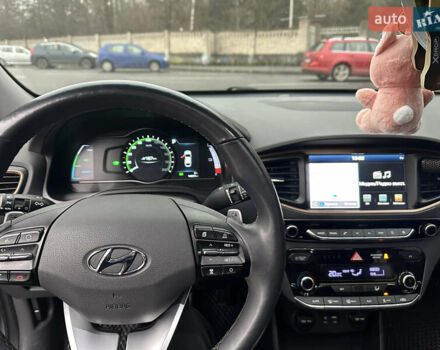 Сірий Хендай Ioniq, об'ємом двигуна 0 л та пробігом 148 тис. км за 13600 $, фото 9 на Automoto.ua