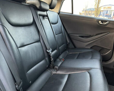 Серый Хендай Ioniq, объемом двигателя 0 л и пробегом 100 тыс. км за 13500 $, фото 4 на Automoto.ua
