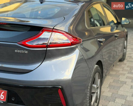 Серый Хендай Ioniq, объемом двигателя 0 л и пробегом 109 тыс. км за 13899 $, фото 10 на Automoto.ua