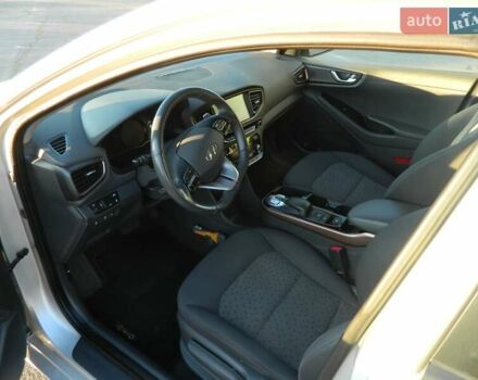 Сірий Хендай Ioniq, об'ємом двигуна 0 л та пробігом 91 тис. км за 13300 $, фото 13 на Automoto.ua