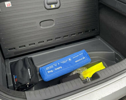 Серый Хендай Ioniq, объемом двигателя 0 л и пробегом 117 тыс. км за 13450 $, фото 13 на Automoto.ua