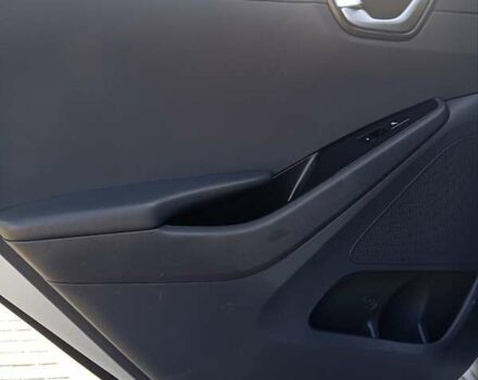 Серый Хендай Ioniq, объемом двигателя 0 л и пробегом 90 тыс. км за 13900 $, фото 19 на Automoto.ua