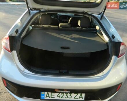Сірий Хендай Ioniq, об'ємом двигуна 0 л та пробігом 91 тис. км за 13300 $, фото 12 на Automoto.ua