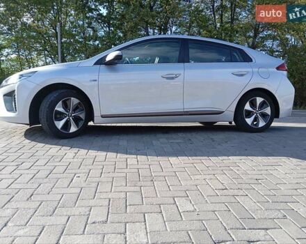 Серый Хендай Ioniq, объемом двигателя 0 л и пробегом 90 тыс. км за 13900 $, фото 9 на Automoto.ua