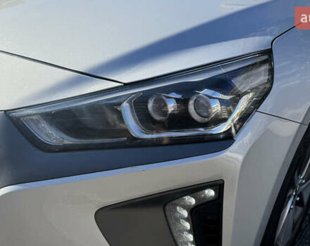 Серый Хендай Ioniq, объемом двигателя 0 л и пробегом 182 тыс. км за 15550 $, фото 5 на Automoto.ua