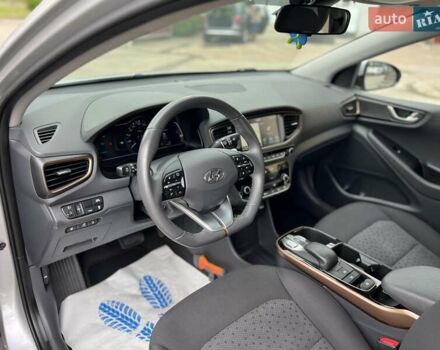 Серый Хендай Ioniq, объемом двигателя 0 л и пробегом 111 тыс. км за 13850 $, фото 36 на Automoto.ua