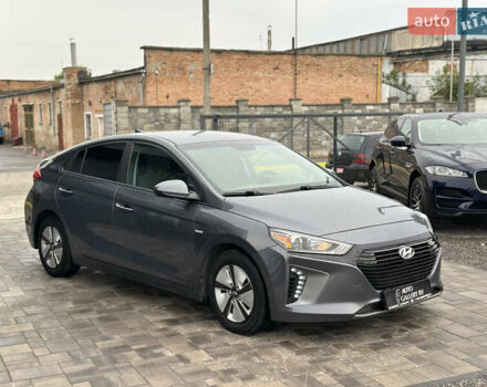 Серый Хендай Ioniq, объемом двигателя 1.6 л и пробегом 272 тыс. км за 12999 $, фото 4 на Automoto.ua