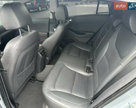 Сірий Хендай Ioniq, об'ємом двигуна 0 л та пробігом 148 тис. км за 13600 $, фото 14 на Automoto.ua