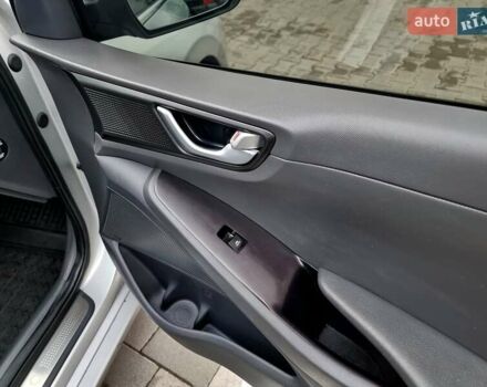Серый Хендай Ioniq, объемом двигателя 0 л и пробегом 137 тыс. км за 12950 $, фото 27 на Automoto.ua