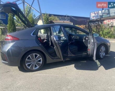 Серый Хендай Ioniq, объемом двигателя 1.58 л и пробегом 99 тыс. км за 17900 $, фото 2 на Automoto.ua