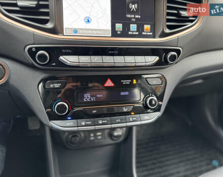 Серый Хендай Ioniq, объемом двигателя 0 л и пробегом 107 тыс. км за 12499 $, фото 50 на Automoto.ua