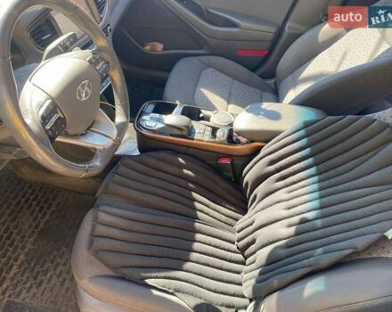 Сірий Хендай Ioniq, об'ємом двигуна 0 л та пробігом 150 тис. км за 13500 $, фото 11 на Automoto.ua