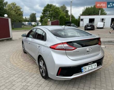 Серый Хендай Ioniq, объемом двигателя 0 л и пробегом 111 тыс. км за 13850 $, фото 24 на Automoto.ua