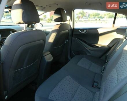 Сірий Хендай Ioniq, об'ємом двигуна 0 л та пробігом 91 тис. км за 13300 $, фото 20 на Automoto.ua