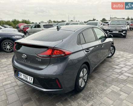 Серый Хендай Ioniq, объемом двигателя 1.6 л и пробегом 272 тыс. км за 12999 $, фото 2 на Automoto.ua