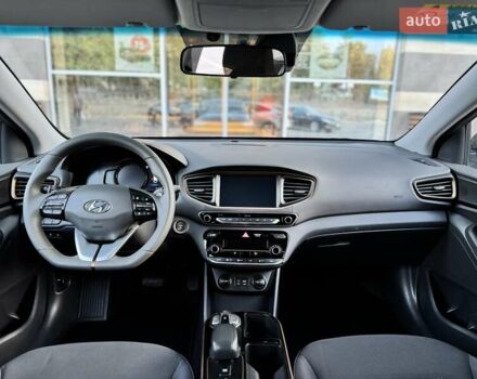 Сірий Хендай Ioniq, об'ємом двигуна 0 л та пробігом 81 тис. км за 12499 $, фото 75 на Automoto.ua