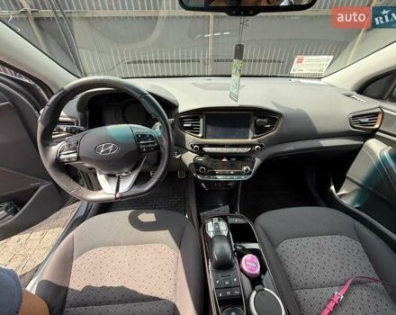 Серый Хендай Ioniq, объемом двигателя 0 л и пробегом 109 тыс. км за 14000 $, фото 17 на Automoto.ua