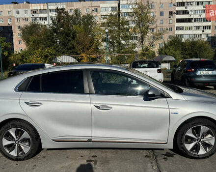 Серый Хендай Ioniq, объемом двигателя 0 л и пробегом 182 тыс. км за 15550 $, фото 1 на Automoto.ua