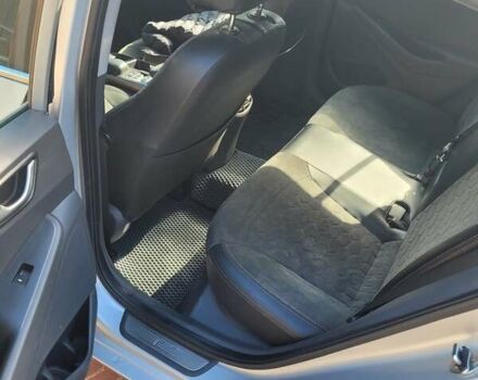 Серый Хендай Ioniq, объемом двигателя 0 л и пробегом 128 тыс. км за 13700 $, фото 5 на Automoto.ua