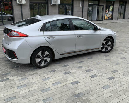 Серый Хендай Ioniq, объемом двигателя 0 л и пробегом 123 тыс. км за 13500 $, фото 3 на Automoto.ua