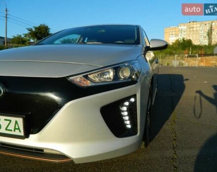 Сірий Хендай Ioniq, об'ємом двигуна 0 л та пробігом 91 тис. км за 13300 $, фото 4 на Automoto.ua