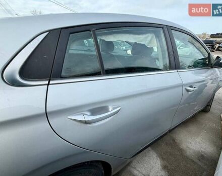 Серый Хендай Ioniq, объемом двигателя 1.6 л и пробегом 129 тыс. км за 7900 $, фото 14 на Automoto.ua