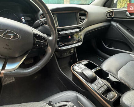 Серый Хендай Ioniq, объемом двигателя 0 л и пробегом 182 тыс. км за 15550 $, фото 13 на Automoto.ua