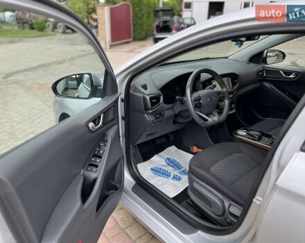 Серый Хендай Ioniq, объемом двигателя 0 л и пробегом 111 тыс. км за 13850 $, фото 33 на Automoto.ua