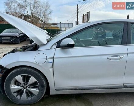Серый Хендай Ioniq, объемом двигателя 1.6 л и пробегом 129 тыс. км за 7900 $, фото 9 на Automoto.ua