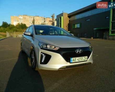 Сірий Хендай Ioniq, об'ємом двигуна 0 л та пробігом 91 тис. км за 13300 $, фото 14 на Automoto.ua