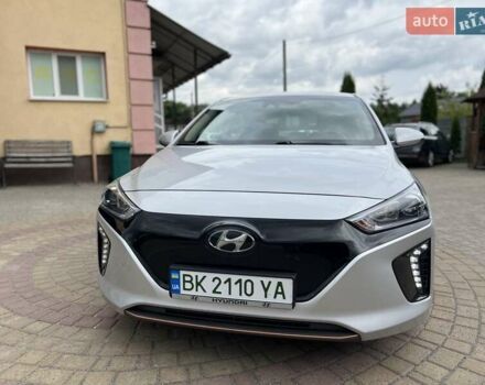Серый Хендай Ioniq, объемом двигателя 0 л и пробегом 111 тыс. км за 13850 $, фото 4 на Automoto.ua