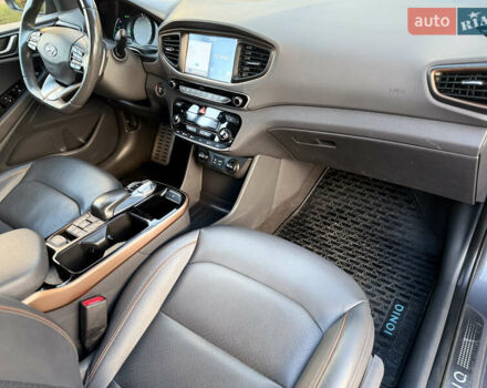 Серый Хендай Ioniq, объемом двигателя 0 л и пробегом 109 тыс. км за 13899 $, фото 33 на Automoto.ua