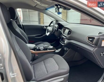 Серый Хендай Ioniq, объемом двигателя 0 л и пробегом 111 тыс. км за 13850 $, фото 54 на Automoto.ua