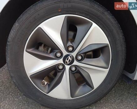 Серый Хендай Ioniq, объемом двигателя 0 л и пробегом 90 тыс. км за 13900 $, фото 35 на Automoto.ua