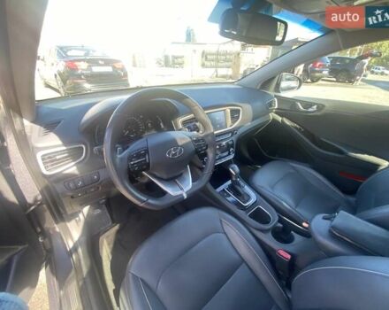 Серый Хендай Ioniq, объемом двигателя 1.58 л и пробегом 99 тыс. км за 17900 $, фото 5 на Automoto.ua