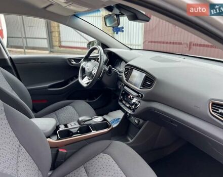 Серый Хендай Ioniq, объемом двигателя 0 л и пробегом 111 тыс. км за 13850 $, фото 55 на Automoto.ua