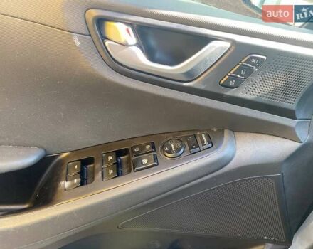 Сірий Хендай Ioniq, об'ємом двигуна 0 л та пробігом 150 тис. км за 13500 $, фото 6 на Automoto.ua