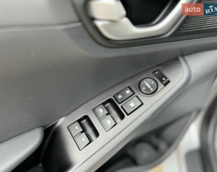 Серый Хендай Ioniq, объемом двигателя 0 л и пробегом 111 тыс. км за 13850 $, фото 39 на Automoto.ua