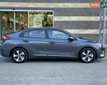 Сірий Хендай Ioniq, об'ємом двигуна 0 л та пробігом 81 тис. км за 12499 $, фото 10 на Automoto.ua