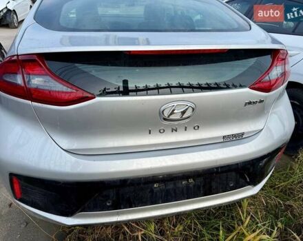 Серый Хендай Ioniq, объемом двигателя 1.6 л и пробегом 129 тыс. км за 7900 $, фото 12 на Automoto.ua