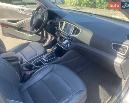 Серый Хендай Ioniq, объемом двигателя 1.58 л и пробегом 99 тыс. км за 17900 $, фото 13 на Automoto.ua