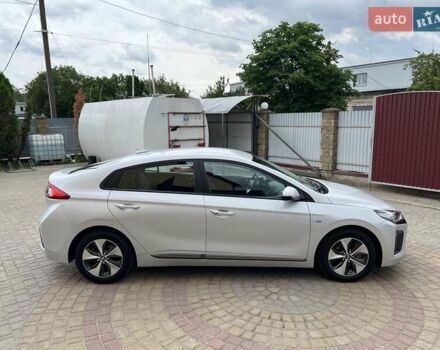 Серый Хендай Ioniq, объемом двигателя 0 л и пробегом 111 тыс. км за 13850 $, фото 10 на Automoto.ua