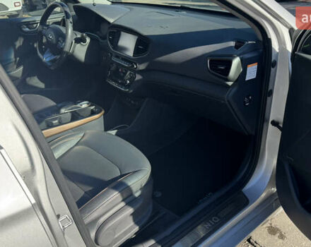 Серый Хендай Ioniq, объемом двигателя 0 л и пробегом 182 тыс. км за 15550 $, фото 8 на Automoto.ua