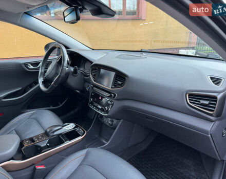 Серый Хендай Ioniq, объемом двигателя 0 л и пробегом 107 тыс. км за 12499 $, фото 64 на Automoto.ua