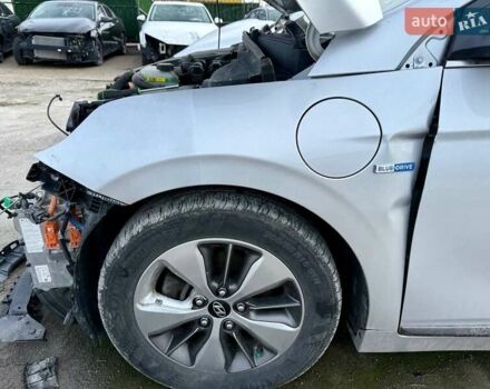 Серый Хендай Ioniq, объемом двигателя 1.6 л и пробегом 129 тыс. км за 7900 $, фото 10 на Automoto.ua